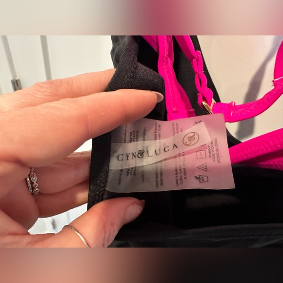 Plus Colorblock Cutout One-Piece Swimsuit 2X - Picture 10 of 10